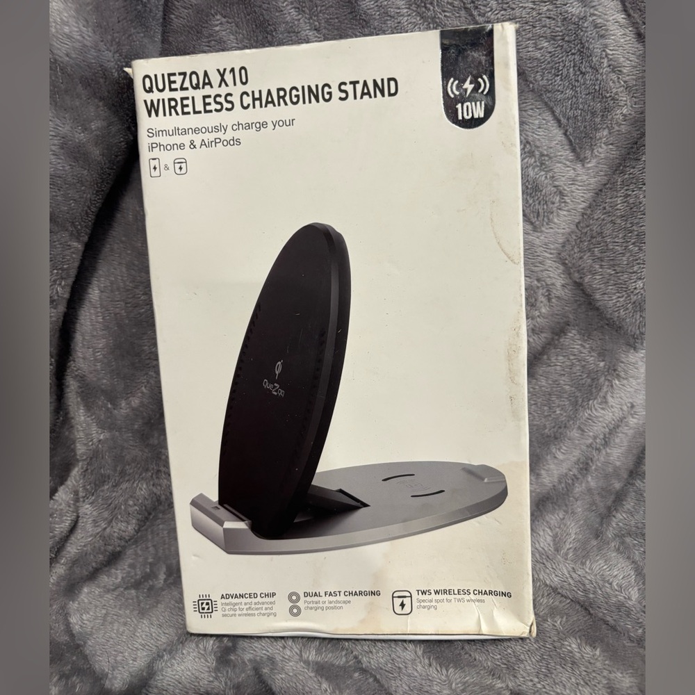 Wireless charging‎ stand.  Simultaneously charge your iPhone and AirPods.